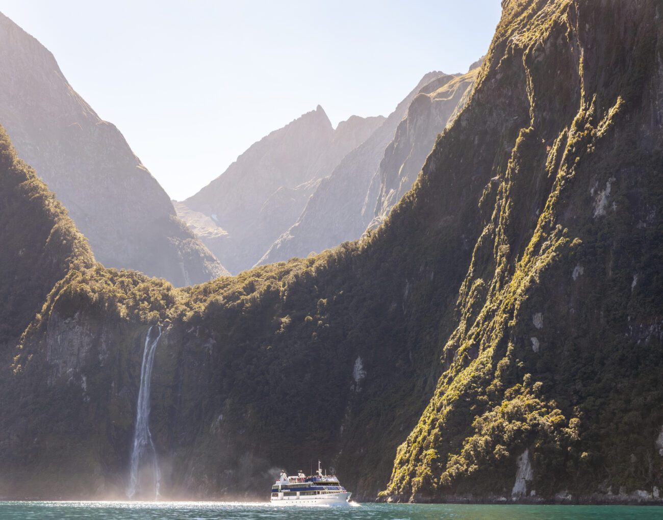 516845 milford sound fiordland